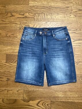 Judy Blue “Hey There” double button tummy control Bermuda shorts size XL